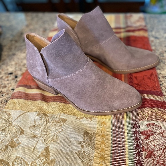 Lucky Brand Fahmida suede ankle booties size 8.5 NWOT - Picture 7 of 10